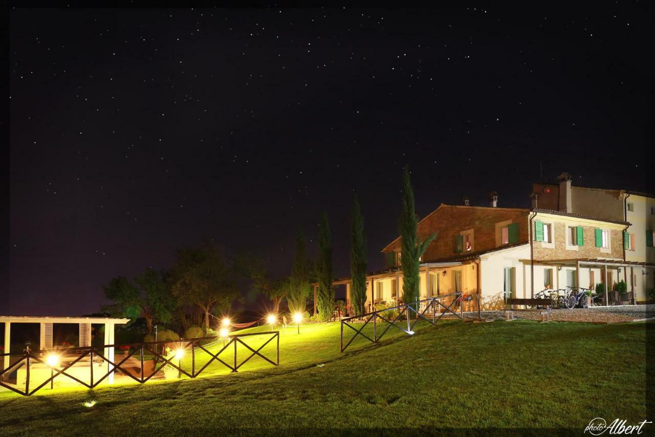 Le Maraclà Country House Iesi Exterior foto