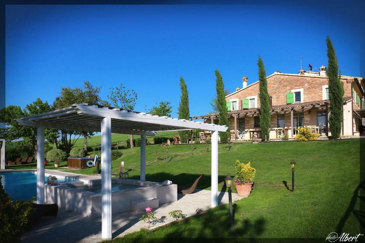 Le Maraclà Country House Iesi Exterior foto