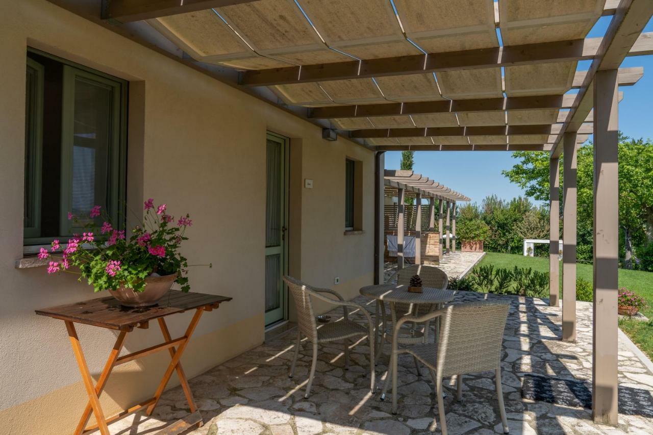Le Maraclà Country House Iesi Exterior foto
