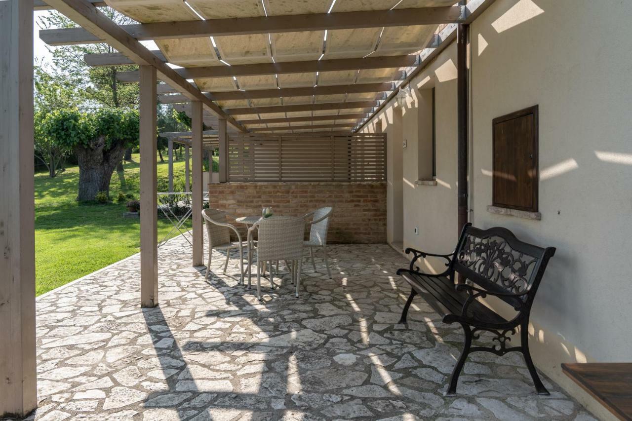 Le Maraclà Country House Iesi Exterior foto