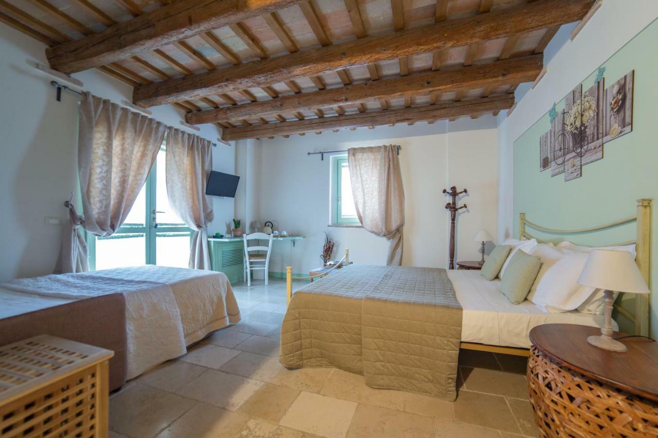 Le Maraclà Country House Iesi Exterior foto